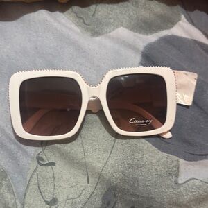 Chic White Square Sunglasses circus NY